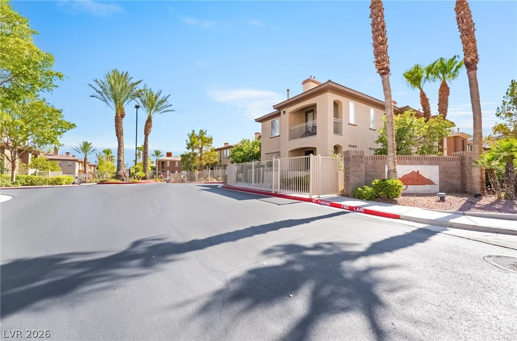 10241 Delray Beach, Las Vegas, NV 89129