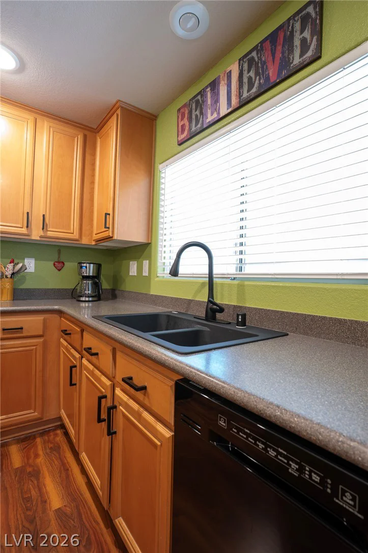 530 Primrose Hill, Las Vegas, NV 89178