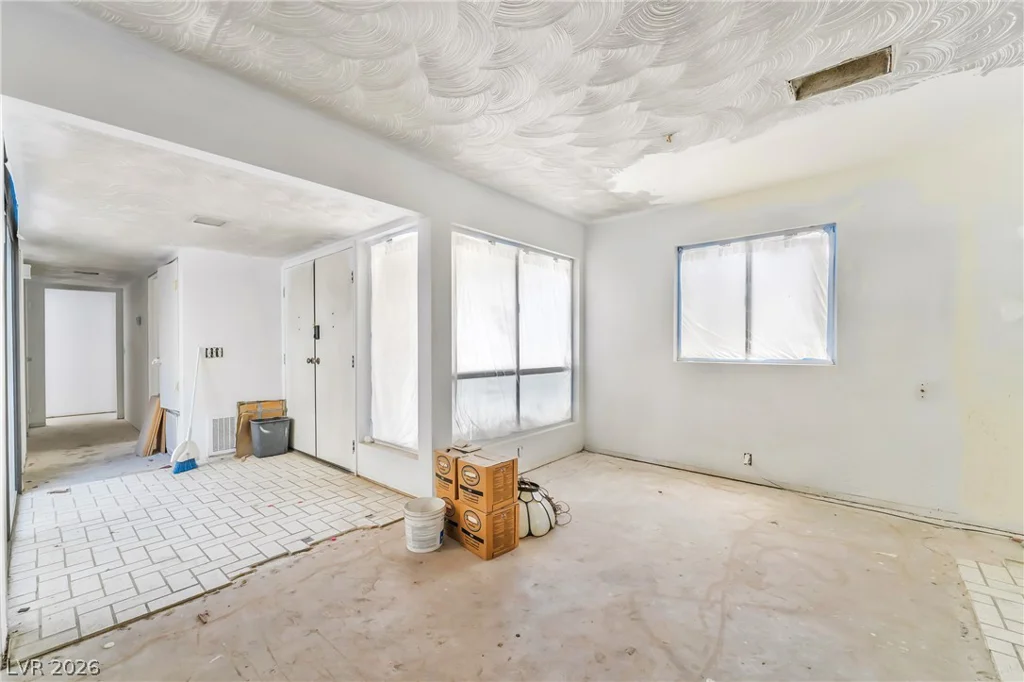 2985 Bel Air, Las Vegas, NV 89109