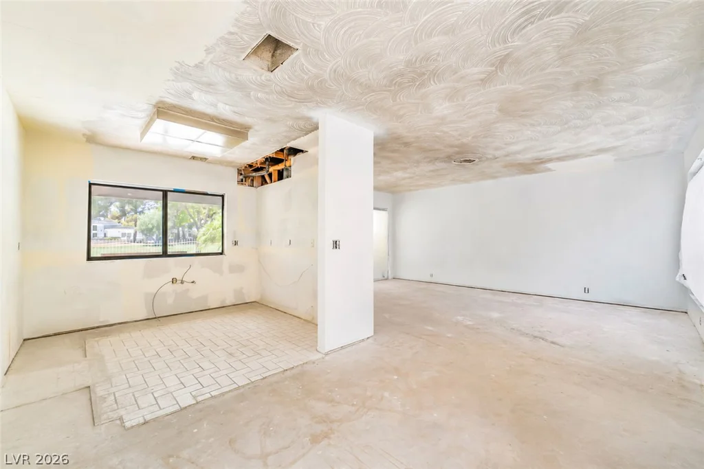 2985 Bel Air, Las Vegas, NV 89109