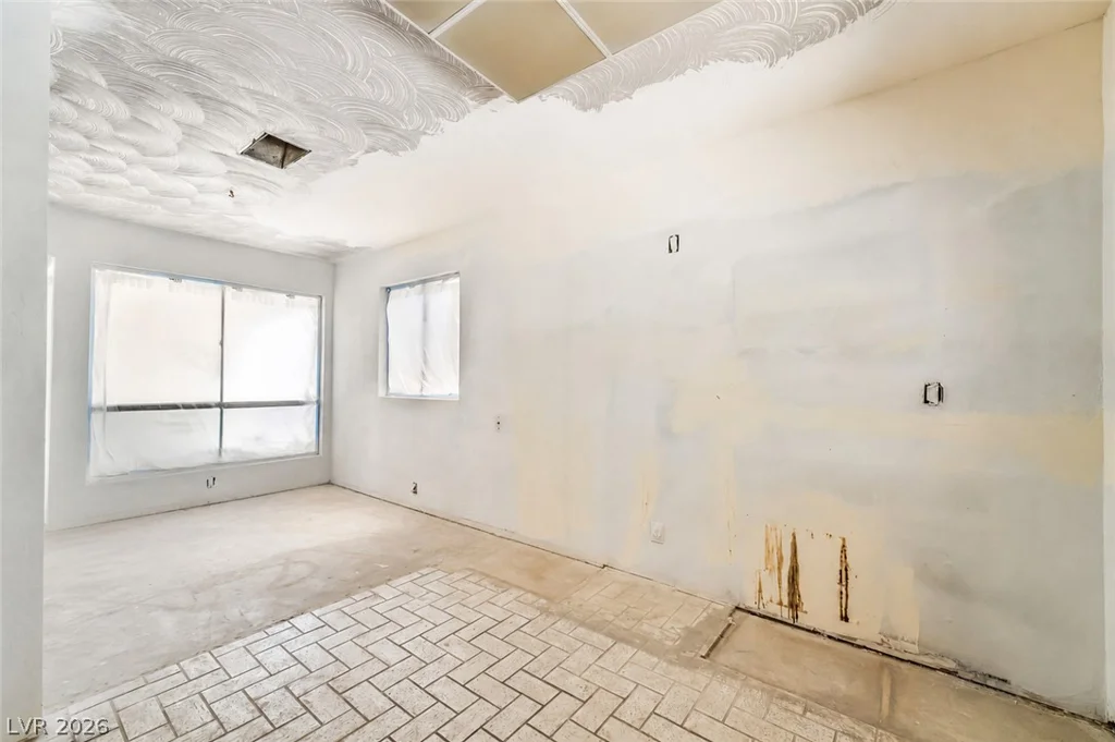2985 Bel Air, Las Vegas, NV 89109