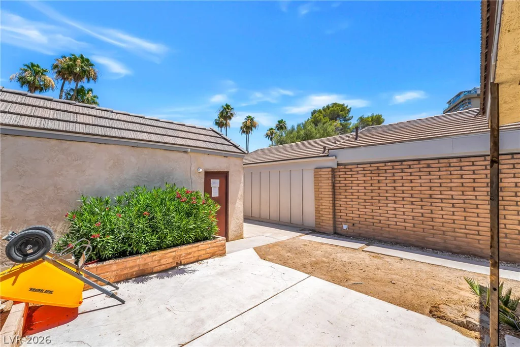 2985 Bel Air, Las Vegas, NV 89109