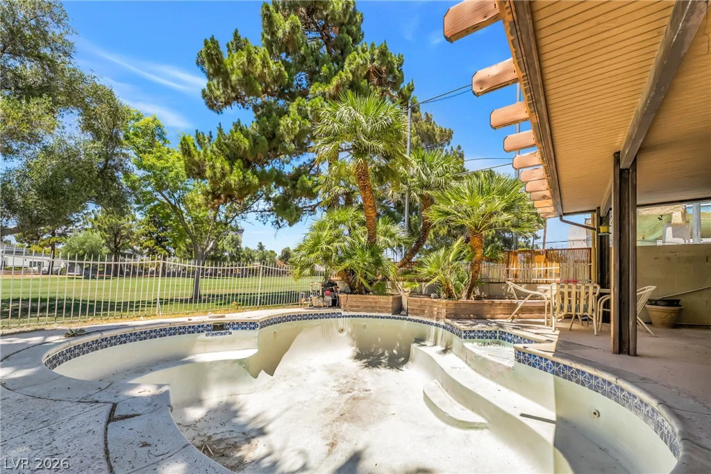 2985 Bel Air, Las Vegas, NV 89109