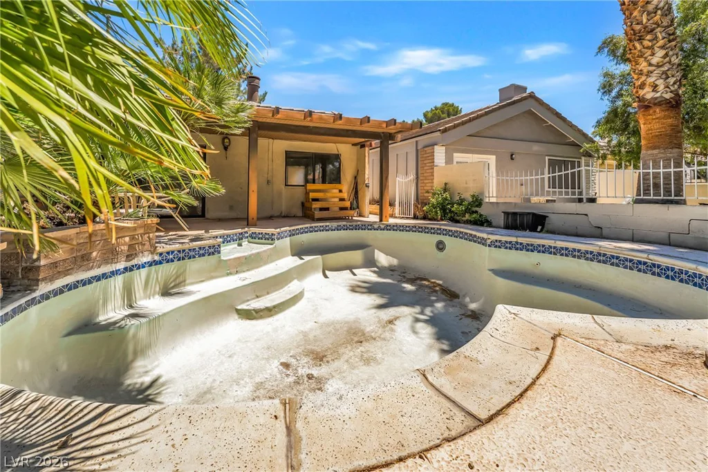 2985 Bel Air, Las Vegas, NV 89109