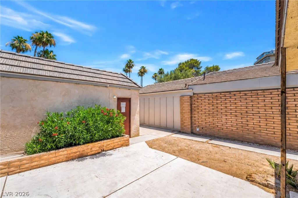 2985 Bel Air, Las Vegas, NV 89109