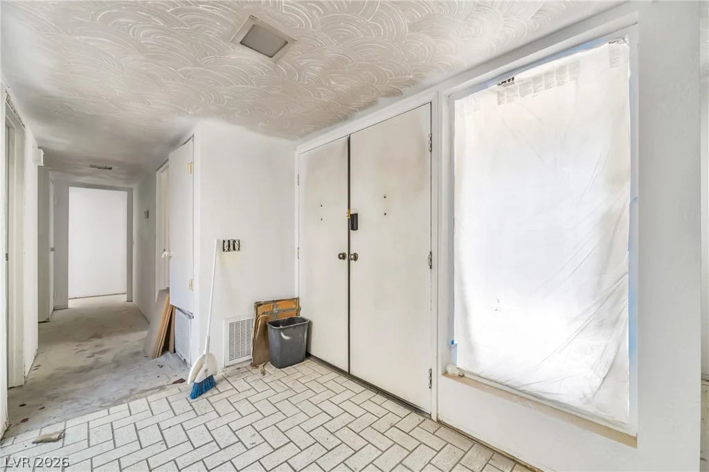 2985 Bel Air, Las Vegas, NV 89109