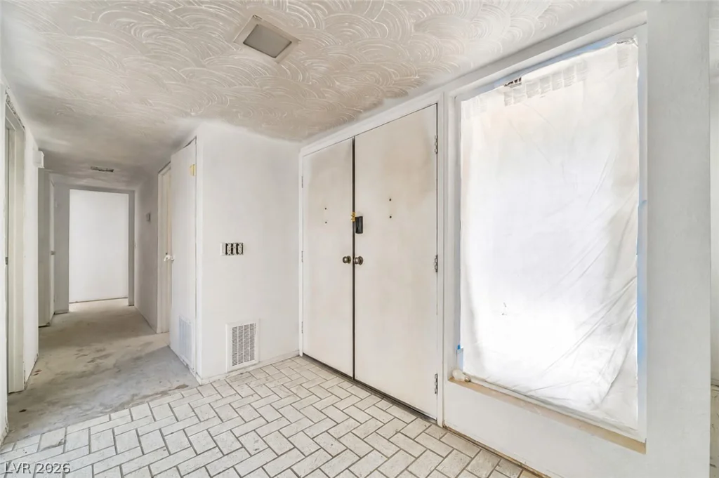 2985 Bel Air, Las Vegas, NV 89109