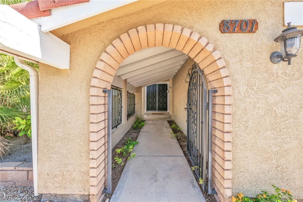 8701 Isola, Las Vegas, NV 89117