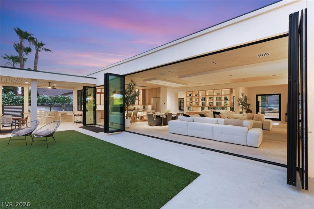 2401 Driftwood, Las Vegas, NV 89107