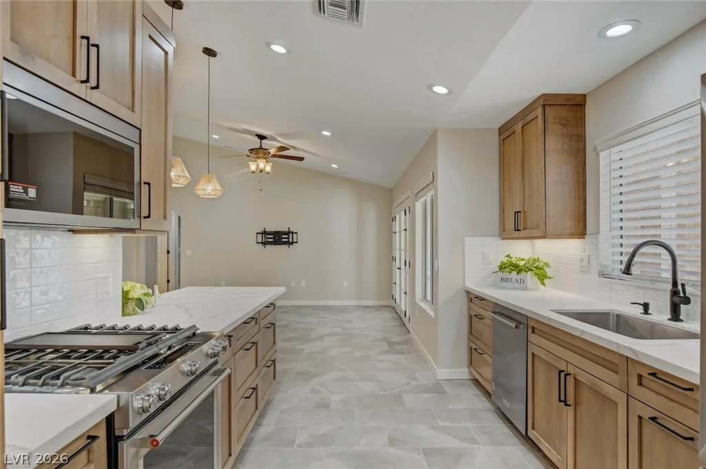 2733 McCoy, Las Vegas, NV 89134