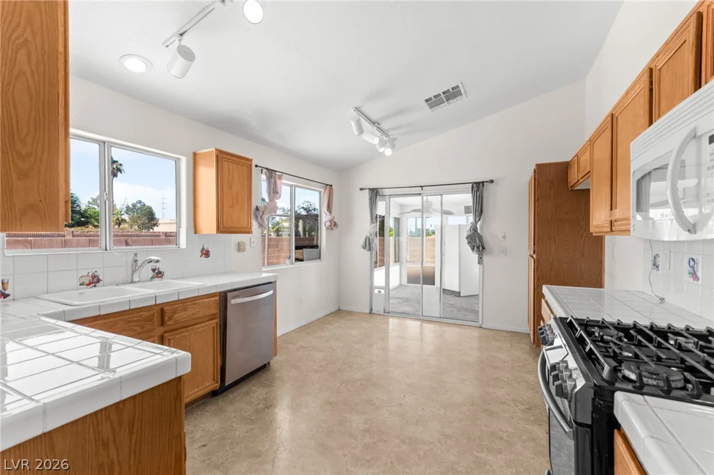3704 Penedos, Las Vegas, NV 89147