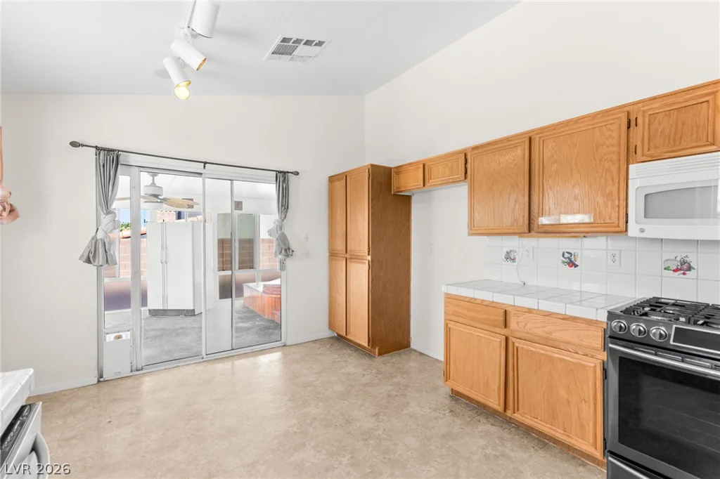 3704 Penedos, Las Vegas, NV 89147