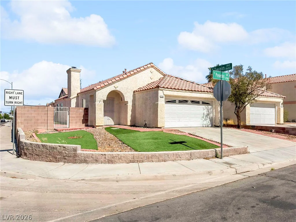 3704 Penedos, Las Vegas, NV 89147