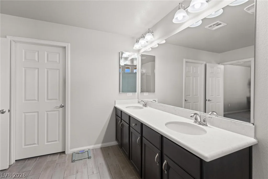 9804 Kodiak Island, Las Vegas, NV 89141