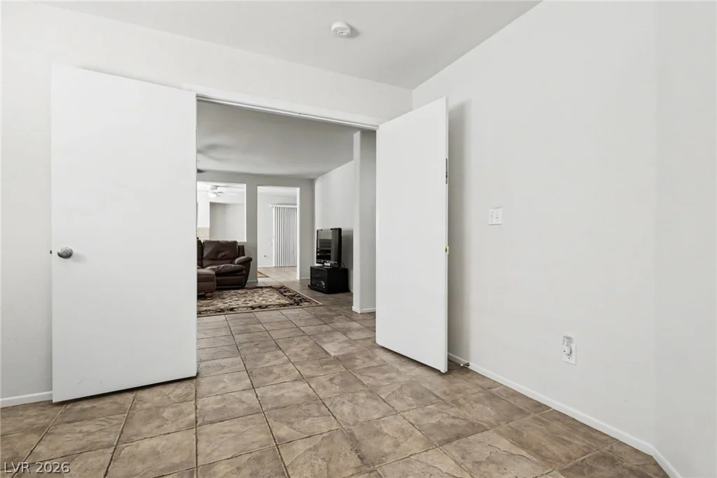 5582 Henshaw, Las Vegas, NV 89118