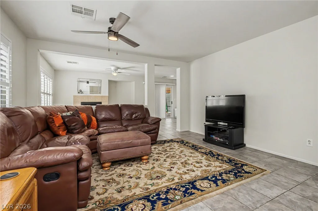 5582 Henshaw, Las Vegas, NV 89118