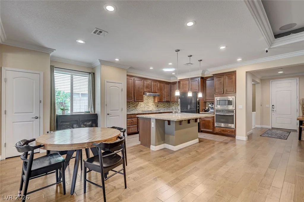 8586 Monument Lake, Las Vegas, NV 89113