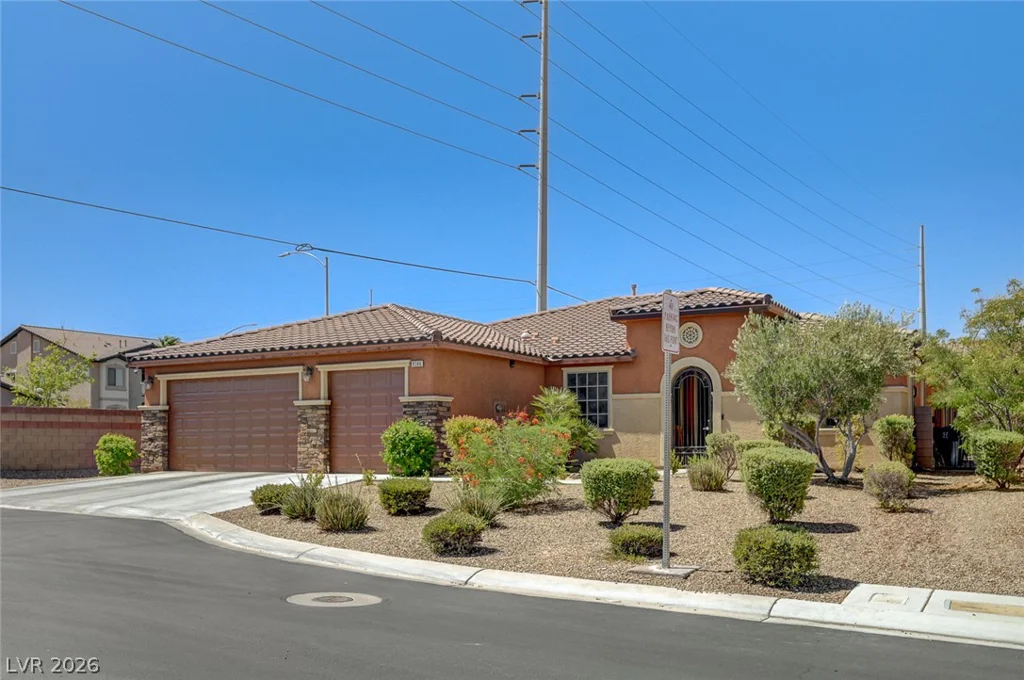 8586 Monument Lake, Las Vegas, NV 89113