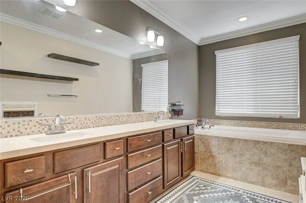 8586 Monument Lake, Las Vegas, NV 89113