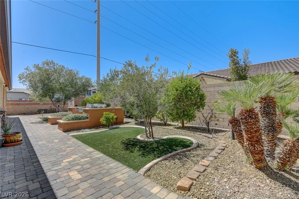 8586 Monument Lake, Las Vegas, NV 89113