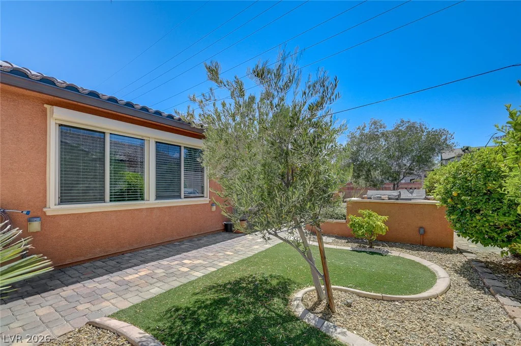 8586 Monument Lake, Las Vegas, NV 89113