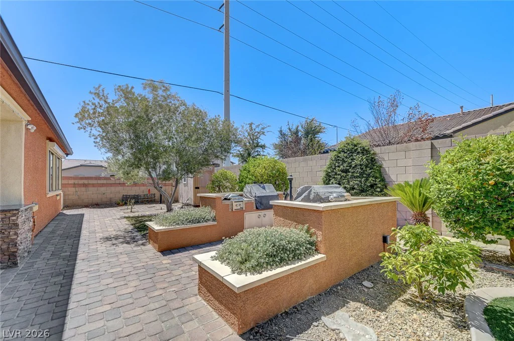 8586 Monument Lake, Las Vegas, NV 89113