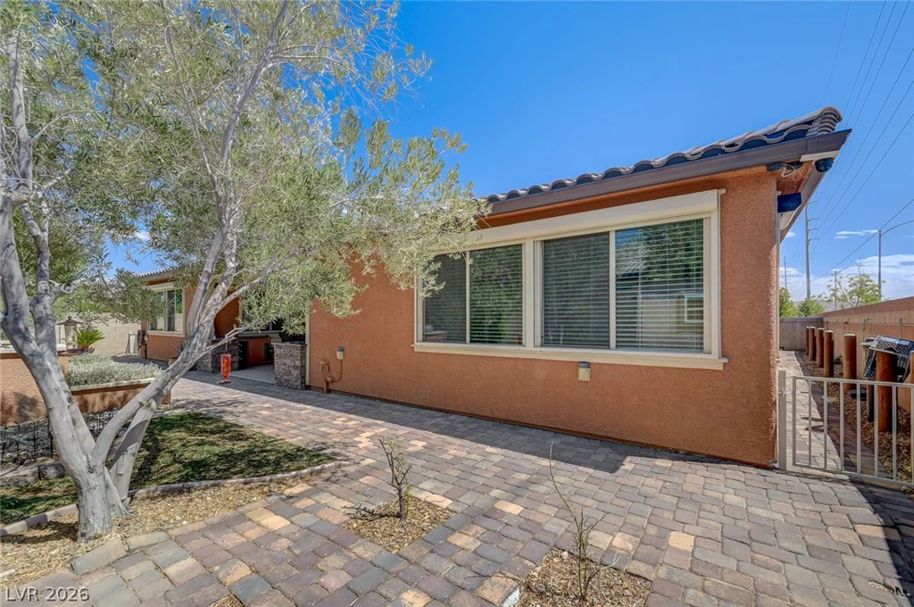 8586 Monument Lake, Las Vegas, NV 89113