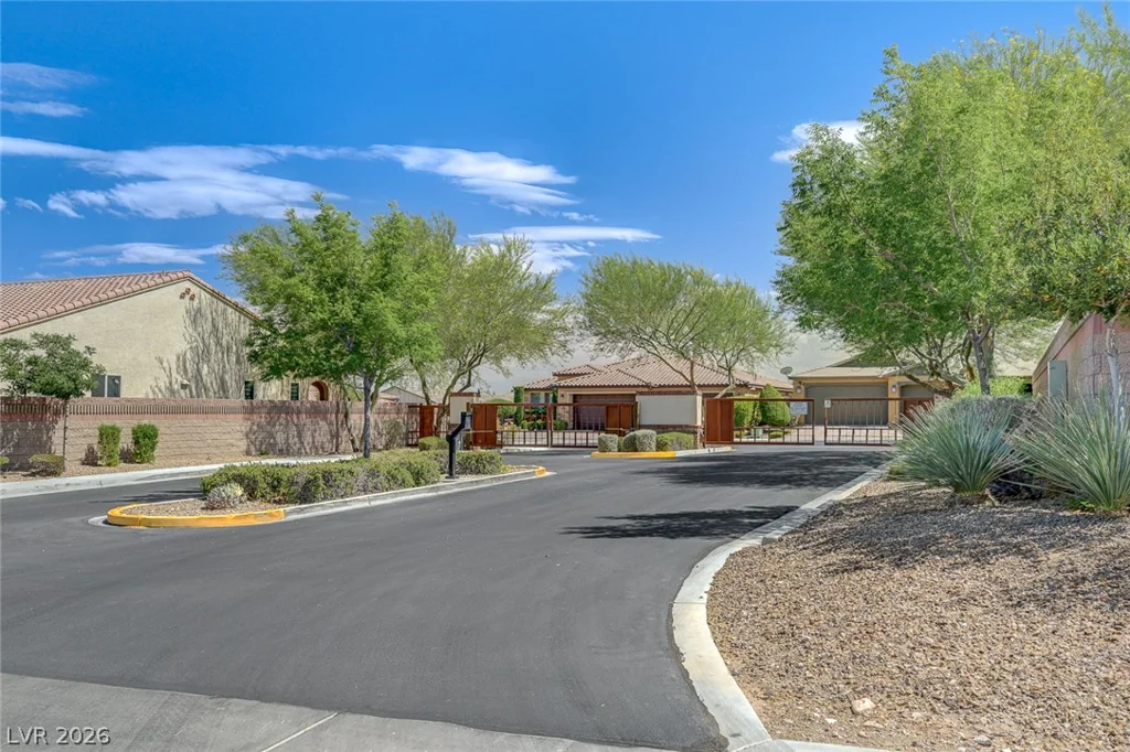 8586 Monument Lake, Las Vegas, NV 89113