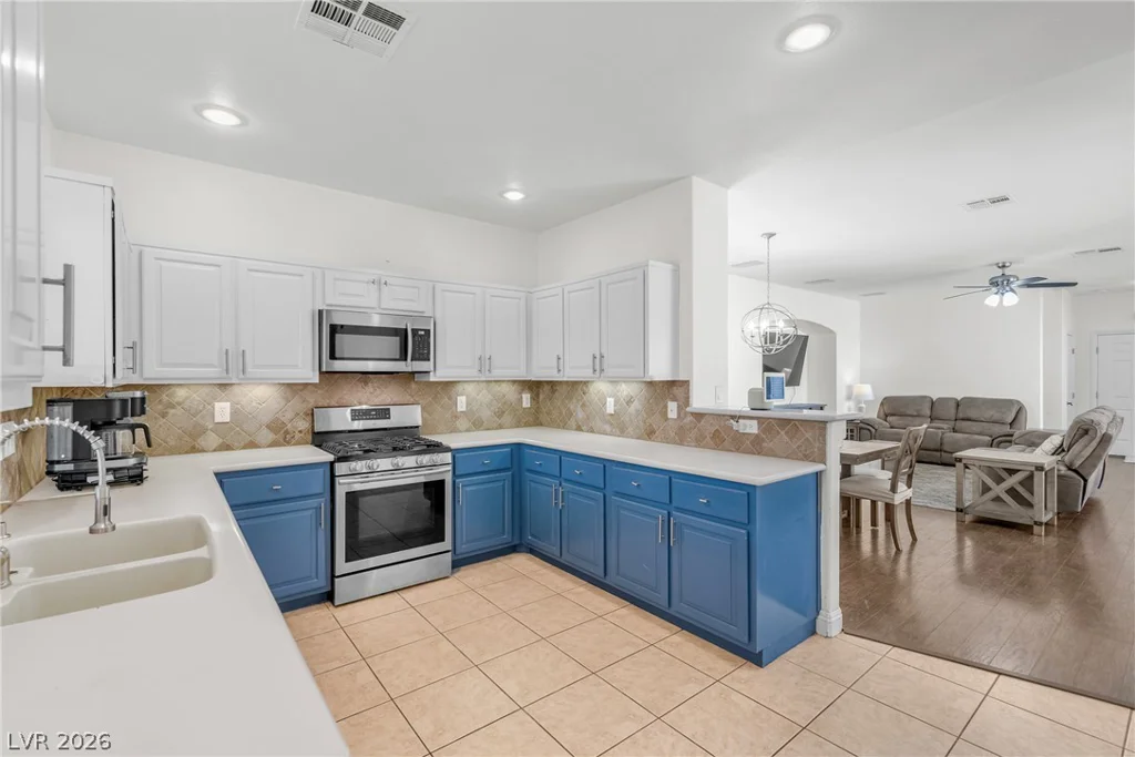 8944 Snowtrack, Las Vegas, NV 89149