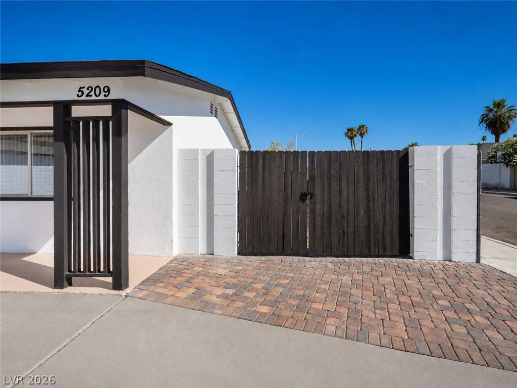 5209 Alta, Las Vegas, NV 89107