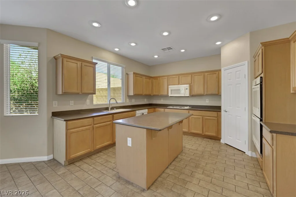 10328 Hawk Ravine, Las Vegas, NV 89178