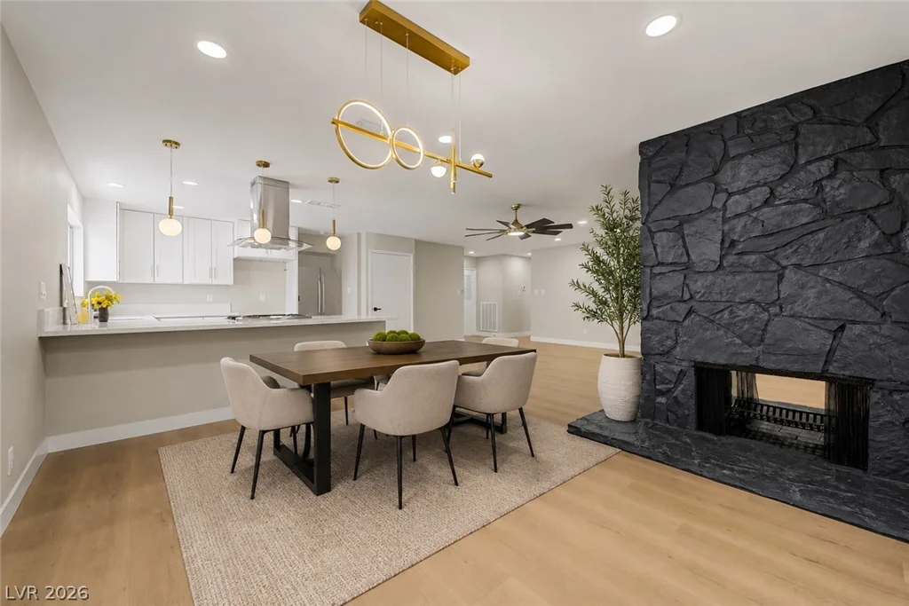 324 Lakehurst, Las Vegas, NV 89145