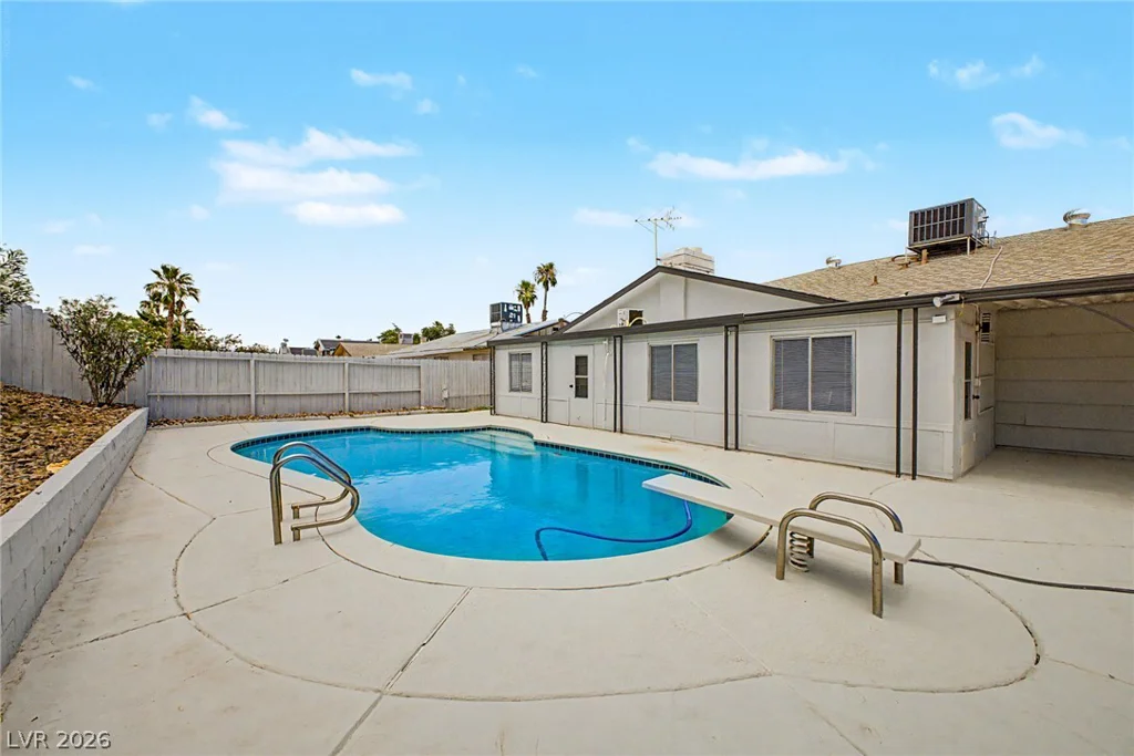324 Lakehurst, Las Vegas, NV 89145