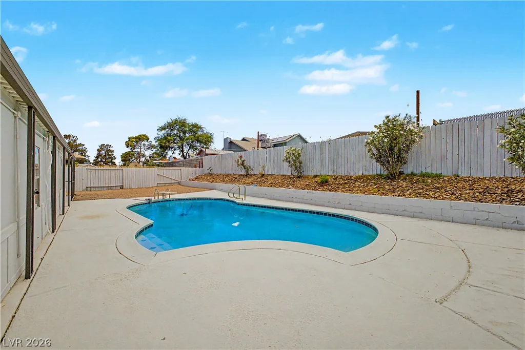 324 Lakehurst, Las Vegas, NV 89145