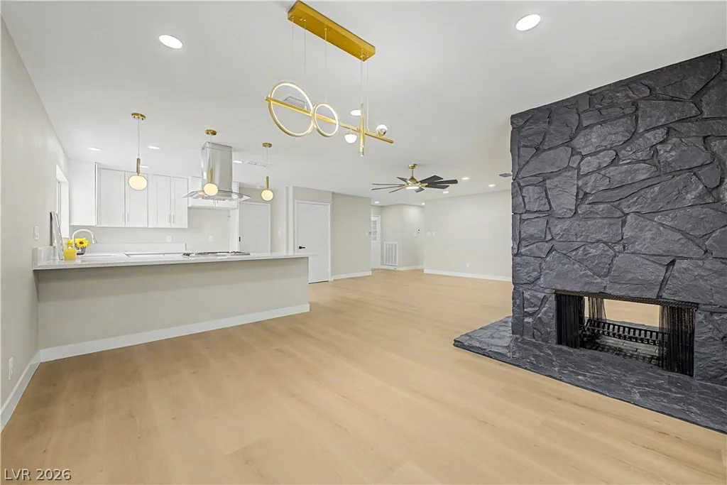 324 Lakehurst, Las Vegas, NV 89145