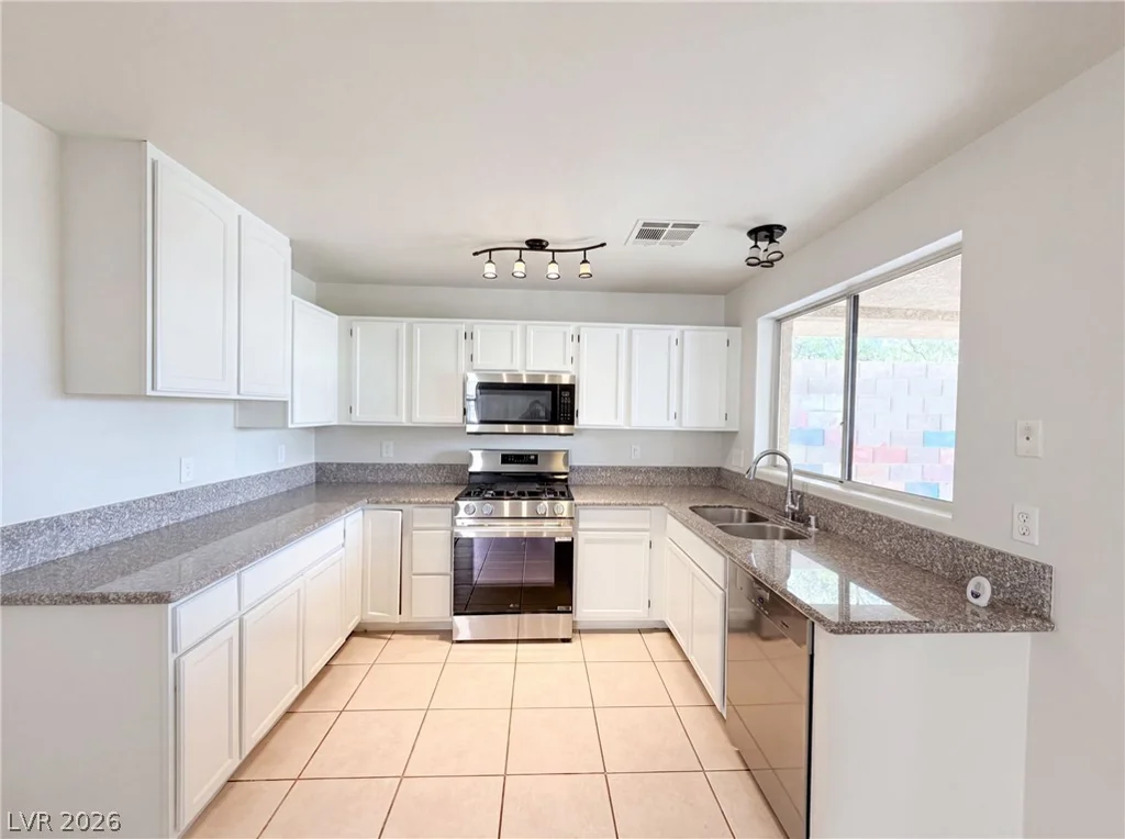 9328 Chilly Pond, Las Vegas, NV 89129