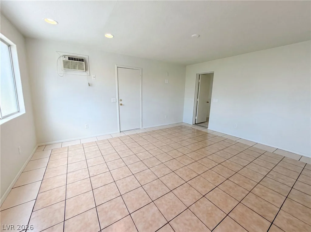 9328 Chilly Pond, Las Vegas, NV 89129