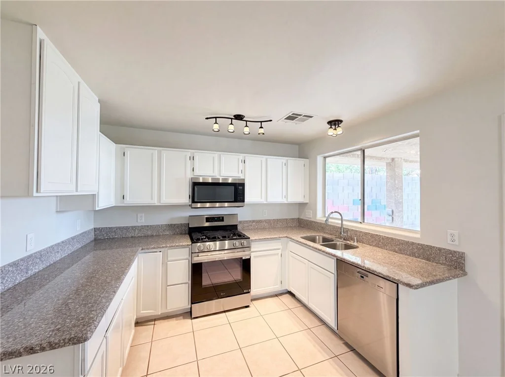 9328 Chilly Pond, Las Vegas, NV 89129