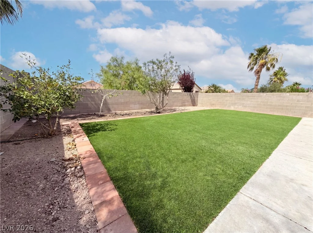 9328 Chilly Pond, Las Vegas, NV 89129