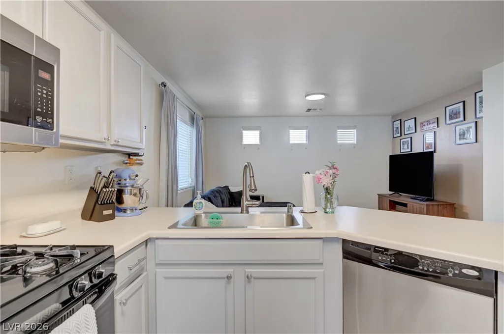 10374 Midnight Iris, Las Vegas, NV 89183