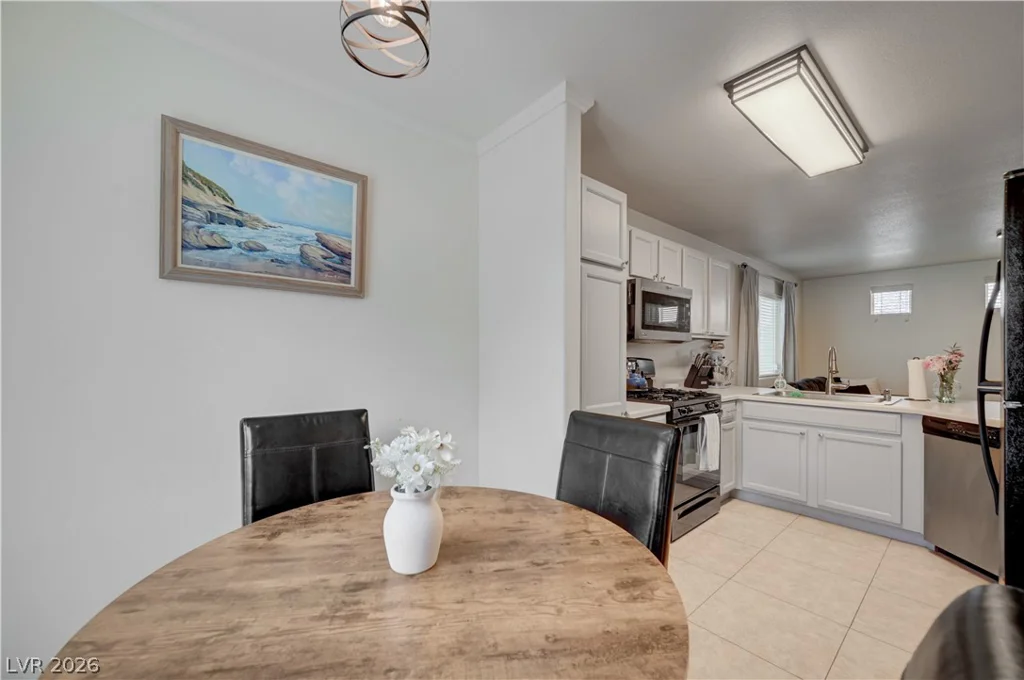 10374 Midnight Iris, Las Vegas, NV 89183