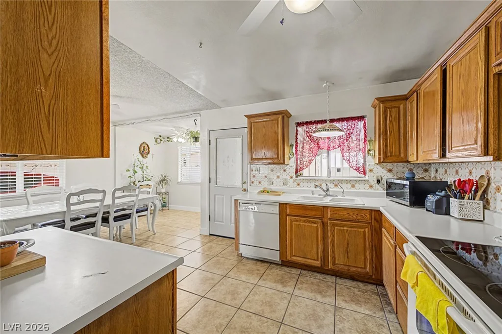 4345 Parkdale, Las Vegas, NV 89121