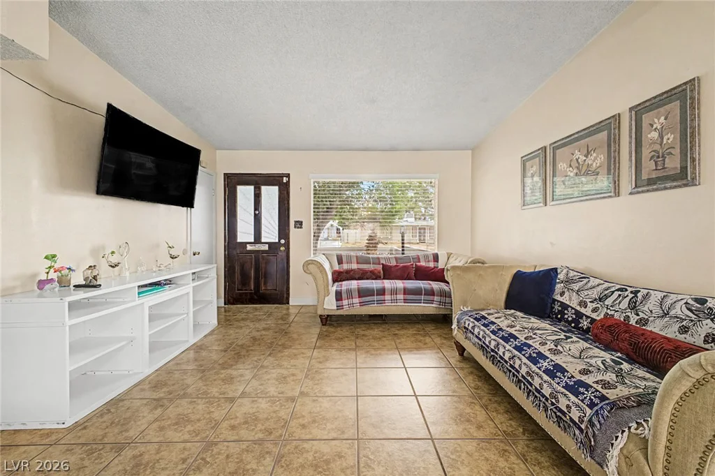 4345 Parkdale, Las Vegas, NV 89121