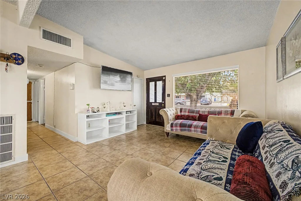 4345 Parkdale, Las Vegas, NV 89121