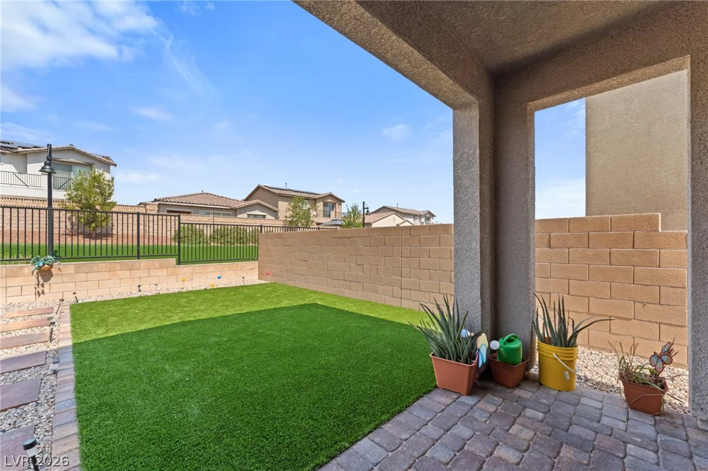 8879 Roadrunner Ravine, Las Vegas, NV 89166