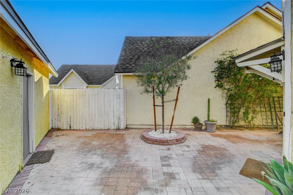 6568 Lombard, Las Vegas, NV 89108