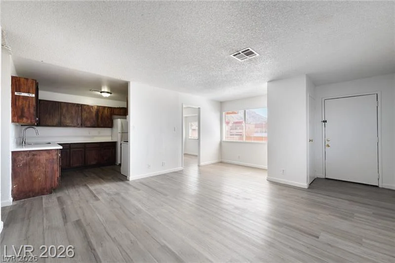 6982 Hopkins, Las Vegas, NV 89156