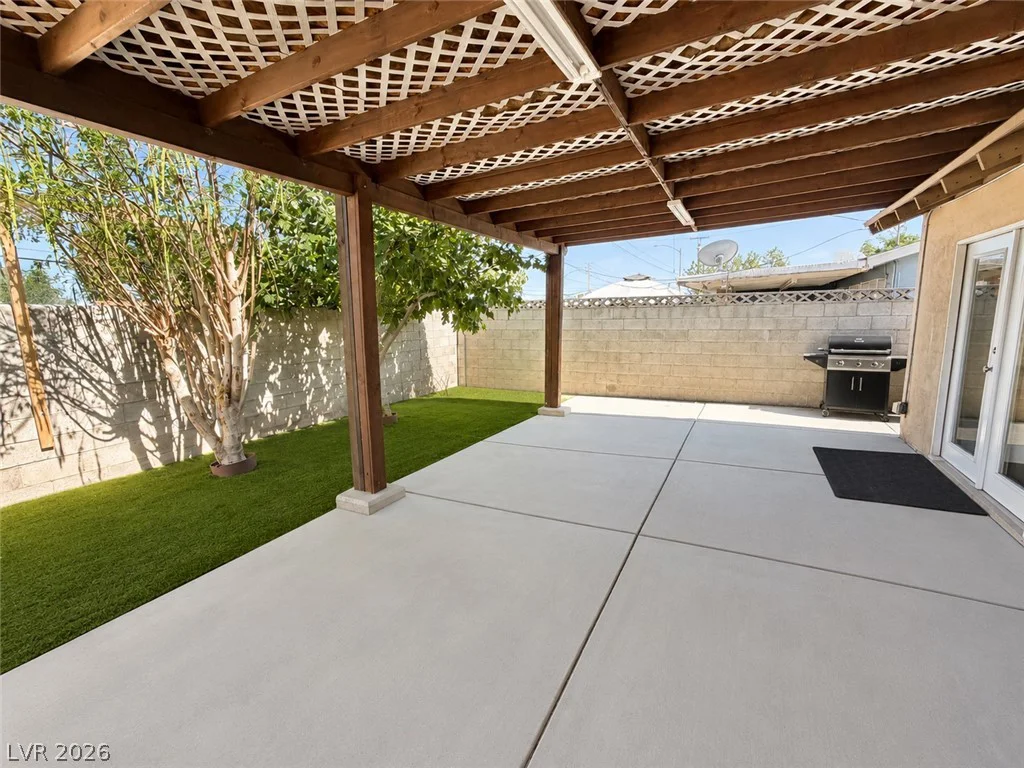 2105 El Greco, Las Vegas, NV 89102