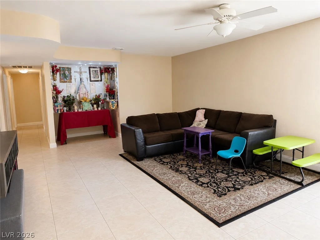 2105 El Greco, Las Vegas, NV 89102