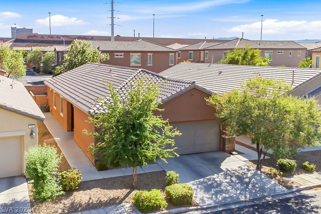 743 Crest Valley, Henderson, NV 89011